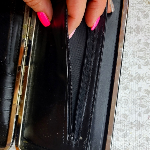 VINTAGE BEBE CLUTCH WALLET - Picture 6 of 6